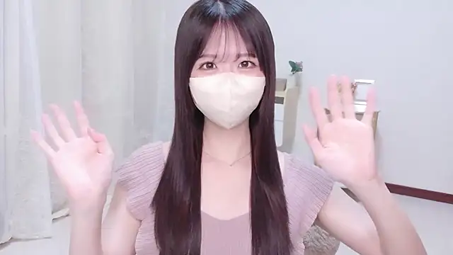 Yuinyaaa online show from July 18, 2026, 7:17 am