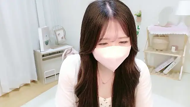 Yuinyaaa online show from July 1, 2026, 7:20 am