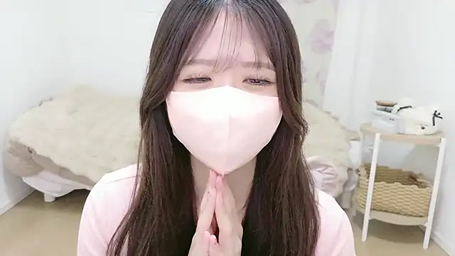 Yuinyaaa online show from June 20, 2026, 10:42 am