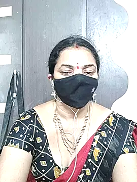 Snapshot of Leela_555 chatting on July 9, 2026, 1:28 am Leela 555 online show from July 9, 2026, 1:28 am