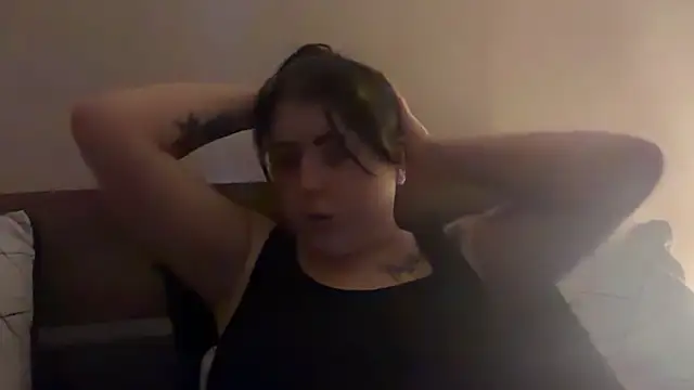 Snapshot of LucyLou31 chatting on June 18, 2026, 12:53 am LucyLou31 online show from June 18, 2026, 12:53 am