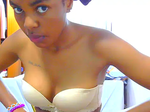 Snapshot of prettysuri22 chatting on June 7, 2026, 10:09 am prettysuri22 online show from June 7, 2026, 10:09 am
