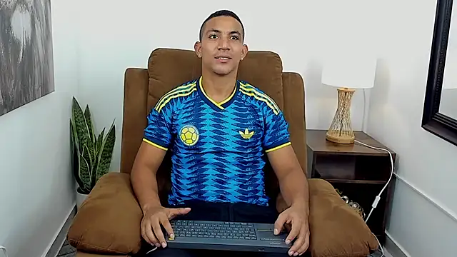 Snapshot of Chirs_Arthus chatting on July 16, 2026, 12:40 am Chirs Arthus online show from July 16, 2026, 12:40 am