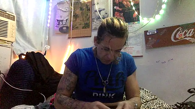 VanillaSnowcones online show from June 5, 2026, 3:33 am