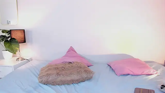 Arianmoon  online show from June 13, 2026, 3:37 am