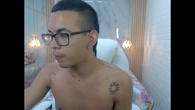 Snapshot of maximiliano_hotdevil chatting on May 26, 2026, 7:39 am maximiliano hotdevil online show from May 26, 2026, 7:39 am