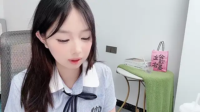 Yoyo33355 online show from June 18, 2026, 11:15 am
