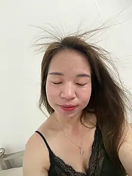 Snapshot of Beauty__1314 chatting on May 26, 2026, 10:57 am Beauty 1314 online show from May 26, 2026, 10:57 am