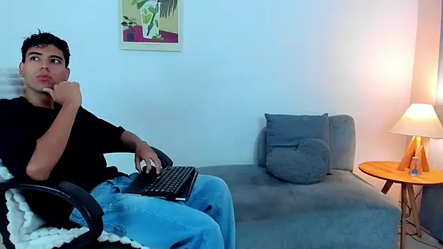 Snapshot of Damian_Rodriiguez chatting on May 27, 2026, 12:23 pm Damian Rodriiguez online show from May 27, 2026, 12:23 pm