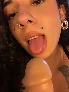 Snapshot of Sereia_camgirl chatting on June 28, 2026, 7:14 am Sereia camgirl online show from June 28, 2026, 7:14 am