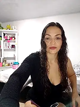 Snapshot of bella-diaz chatting on June 11, 2026, 7:33 pm bella-diaz online show from June 11, 2026, 7:33 pm