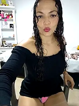 Snapshot of bella-diaz chatting on June 16, 2026, 4:23 am bella-diaz online show from June 16, 2026, 4:23 am
