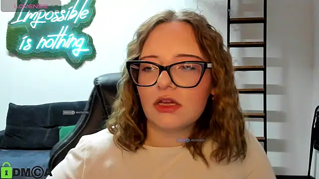 JuliNy x online show from May 29, 2026, 1:17 pm