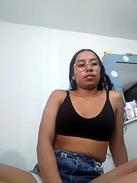 Snapshot of Violetlove_ chatting on May 26, 2026, 9:46 pm Violetlove online show from May 26, 2026, 9:46 pm