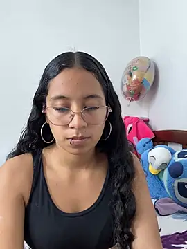 Snapshot of Violetlove_ chatting on July 19, 2026, 1:58 am Violetlove online show from July 19, 2026, 1:58 am