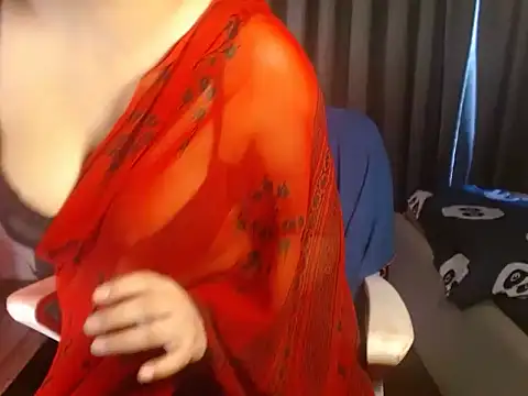 Snapshot of Erotic_Rosyy chatting on June 17, 2026, 12:59 pm Erotic Rosyy online show from June 17, 2026, 12:59 pm