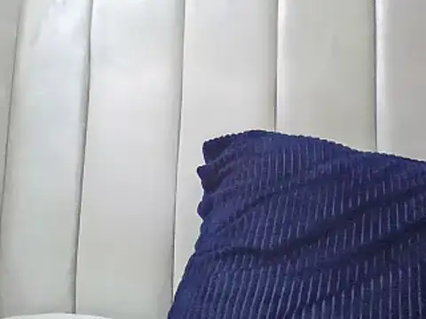 Hotbaddie1 online show from June 17, 2026, 5:23 pm