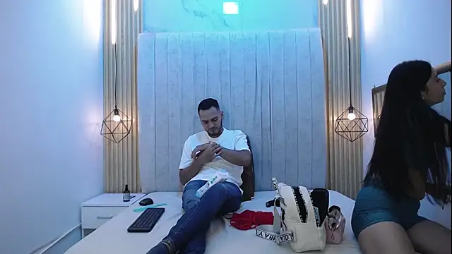 CarolinaySebas online show from June 8, 2026, 12:38 pm