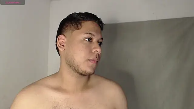 Snapshot of nicolas_cr1 chatting on June 6, 2026, 9:09 pm nicolas cr1 online show from June 6, 2026, 9:09 pm