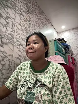 Snapshot of pretty_meraa chatting on June 3, 2026, 6:47 am pretty meraa online show from June 3, 2026, 6:47 am