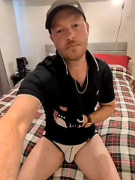 Snapshot of Straight_GuyUK chatting on May 31, 2026, 1:17 pm Straight GuyUK online show from May 31, 2026, 1:17 pm