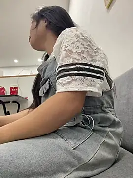 Luna-mi online show from July 4, 2026, 1:04 pm