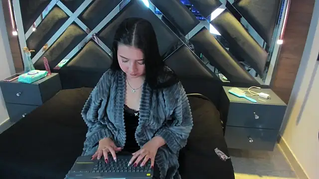 SkyCollins online show from July 3, 2026, 3:46 am