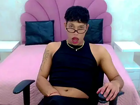 Snapshot of zeus_submissive chatting on May 28, 2026, 3:58 am zeus submissive online show from May 28, 2026, 3:58 am