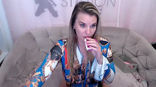 AischePervers online show from September 11, 2025, 7:03 pm