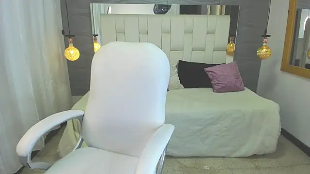 Snapshot of Miranda__Green chatting on July 4, 2026, 1:48 pm Miranda Green online show from July 4, 2026, 1:48 pm