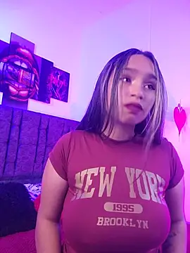 Snapshot of Evangeline_Salas chatting on July 9, 2026, 11:10 am Evangeline Salas online show from July 9, 2026, 11:10 am