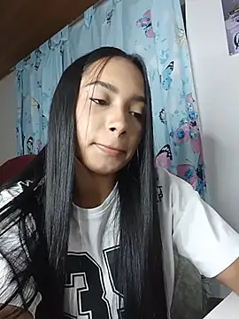 Snapshot of xcleila chatting on July 18, 2026, 12:41 am xcleila online show from July 18, 2026, 12:41 am