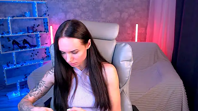 NicoleMerz online show from July 10, 2026, 5:35 pm