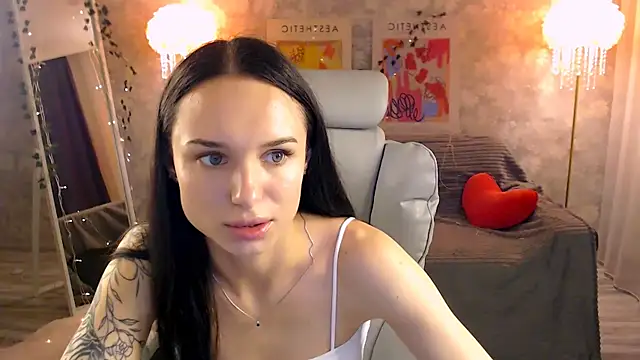 NicoleMerz online show from June 21, 2026, 4:57 pm