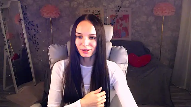 NicoleMerz online show from June 30, 2026, 5:24 pm