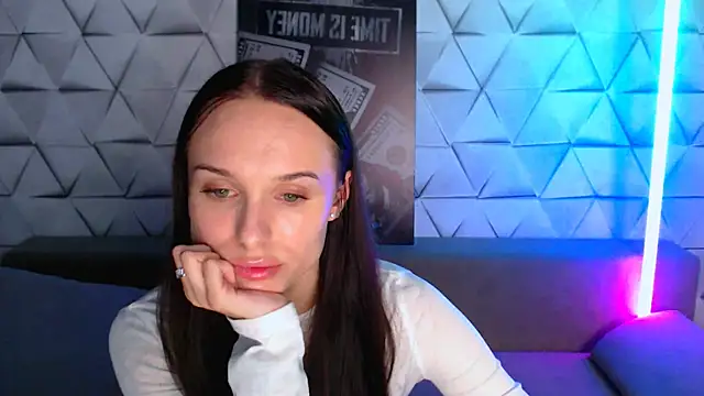 NicoleMerz online show from May 28, 2026, 7:42 pm