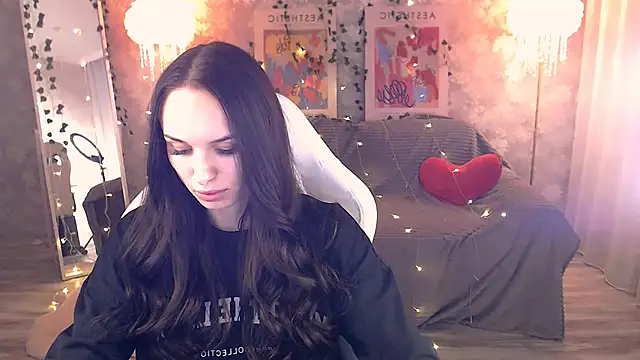NicoleMerz online show from June 10, 2026, 3:35 pm