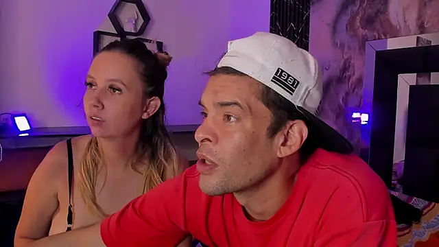 Snapshot of Mia_and_Erick chatting on June 12, 2026, 4:21 am Mia and Erick online show from June 12, 2026, 4:21 am