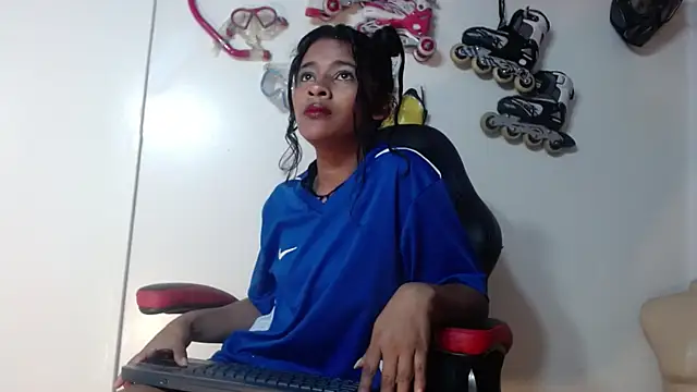 Snapshot of _QueenMarilyn chatting on June 24, 2026, 7:11 pm QueenMarilyn online show from June 24, 2026, 7:11 pm