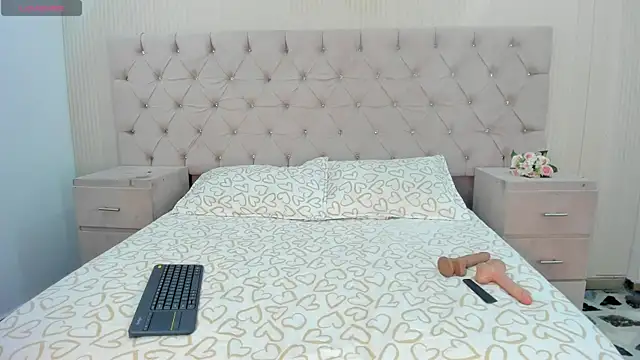 Snapshot of LizzyBrooks1 chatting on July 14, 2026, 4:39 am LizzyBrooks1 online show from July 14, 2026, 4:39 am