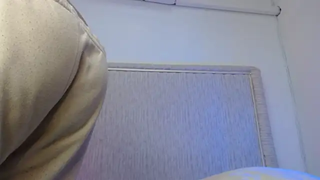 Snapshot of Vic_cooper chatting on June 19, 2026, 3:12 am Vic cooper online show from June 19, 2026, 3:12 am