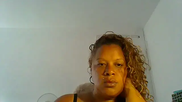 DOMINATRICESANDRA online show from June 1, 2026, 7:52 am