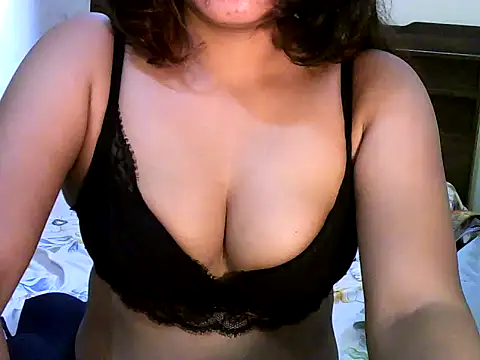 Snapshot of strip_nia chatting on June 4, 2026, 5:34 am strip nia online show from June 4, 2026, 5:34 am