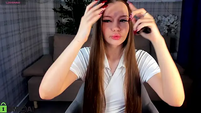 Snapshot of Ella_Butler chatting on June 4, 2026, 11:04 am Ella Butler online show from June 4, 2026, 11:04 am