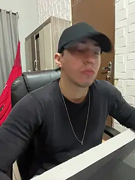 Snapshot of Fer_Ti chatting on June 18, 2026, 12:10 pm Fer Ti online show from June 18, 2026, 12:10 pm