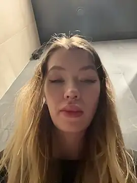 Dreamy Mia online show from June 4, 2026, 5:17 pm
