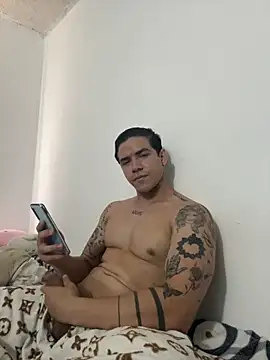 lukejones01 online show from June 4, 2026, 5:28 pm