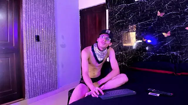 Snapshot of Adrian_Wolf chatting on July 17, 2026, 7:55 pm Adrian Wolf online show from July 17, 2026, 7:55 pm