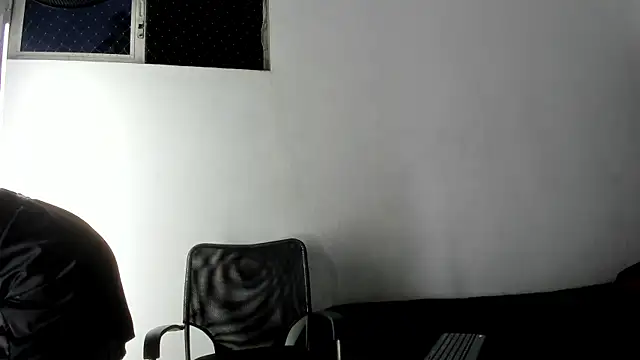 Snapshot of Adrian_Wolf chatting on June 7, 2026, 3:56 am Adrian Wolf online show from June 7, 2026, 3:56 am