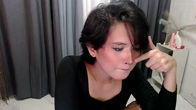 Snapshot of seira_madre12 chatting on July 2, 2026, 12:11 pm seira madre12 online show from July 2, 2026, 12:11 pm